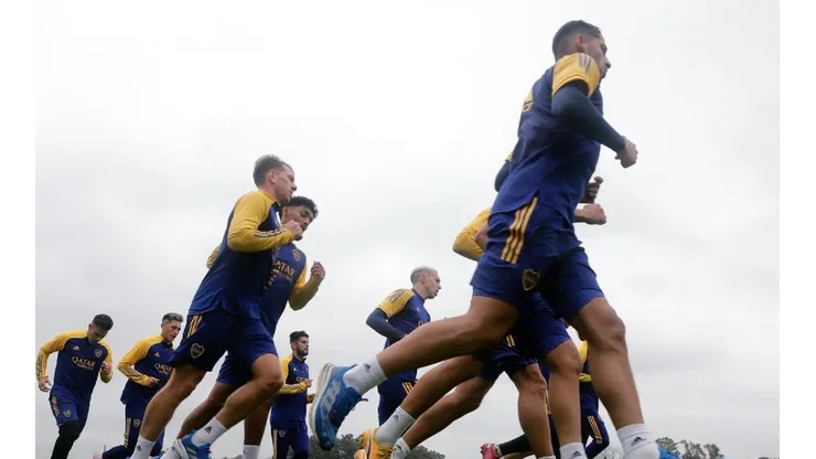 Los jugadores de Boca Juniors entrenando.