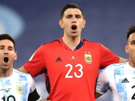 Dibu Martínez contó cuánta plata perdió jugando al truco con Messi