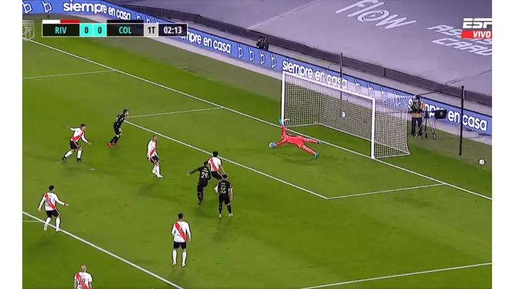 Mura a lo Buffarini mandó el centro y Colón le facturó de entrada a River