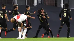 Colón es una realidad: con uno menos, le ganó 2 a 1 a River