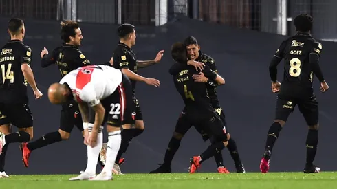 Colón es una realidad: con uno menos, le ganó 2 a 1 a River