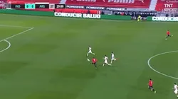 El 'Para qué te traje' del año: Herrera la quiso clavar de mitad de cancha, pero le salió mal