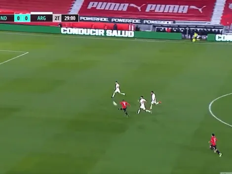 El 'Para qué te traje' del año: Herrera la quiso clavar de mitad de cancha, pero le salió mal