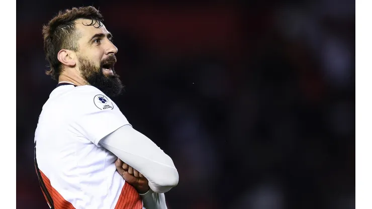 Lucas Pratto y su festejo característico.