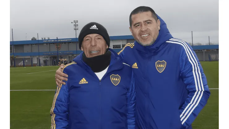 Sonríen Román y Miguel: ingreso en euros para Boca.