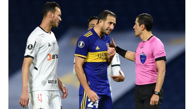Izquierdoz: "El árbitro dijo 5 veces que sacaran y terminó revisando el VAR y anulando el gol"