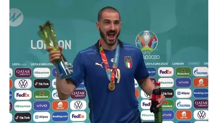 Todo lo contrario a CR7: así llegó Bonucci a la conferencia de prensa