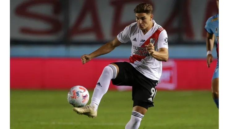 Julián Álvarez durante un partido de River.