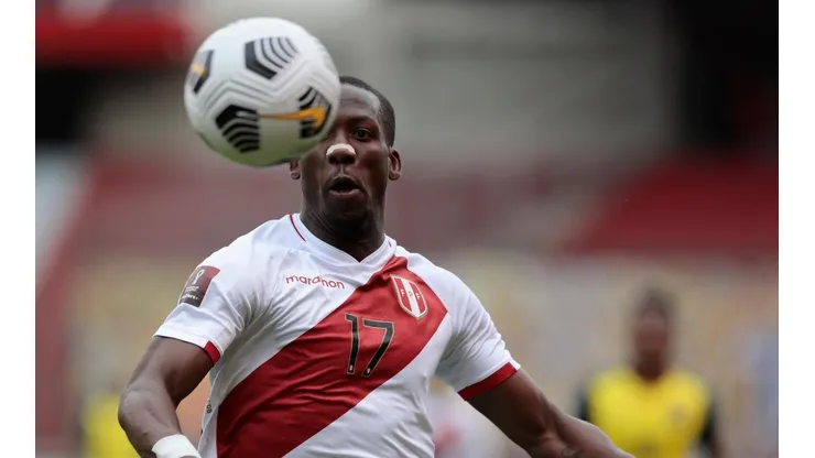 Luis Advíncula en el seleccionado peruano.