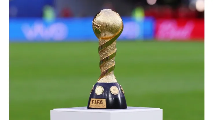 El trofeo de la Copa Confederaciones.