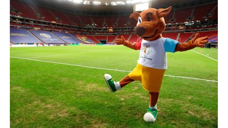 El perro "Pibe" no quiso quedarse afuera de los festejos.