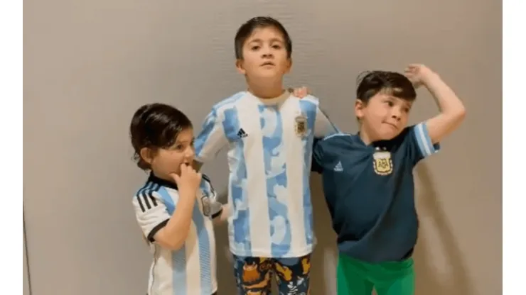 Antonela subió un video de sus tres hijos con Messi cantando por Argentina