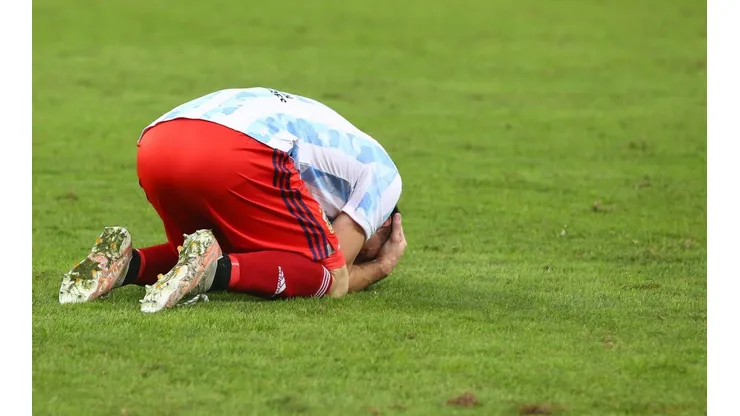 El arquero de Aston Villa repleto de emoción.