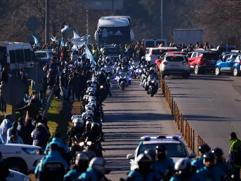 Estamos locos: una gran caravana recibe a la Selección Argentina en Ezeiza