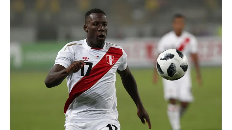 Luis Advíncula está más cerca que nunca de ser nuevo jugador de Boca (Foto: Getty Images).