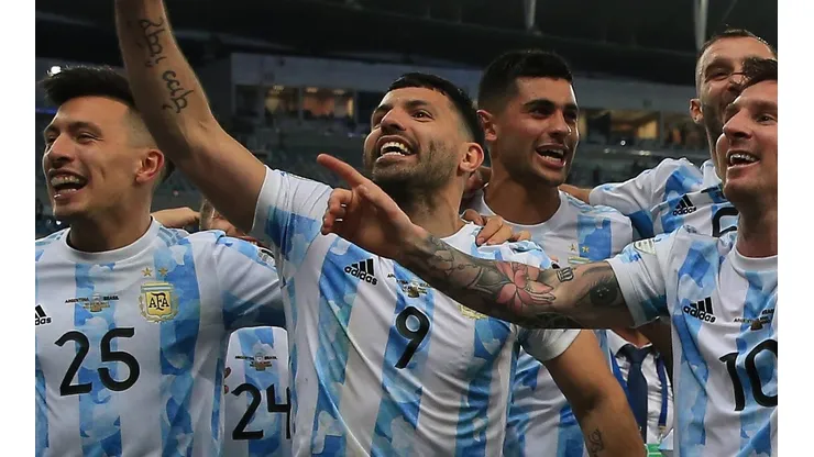 Sergio "Kun" Agüero, festejando la obtención de la Copa América (Foto: Getty Images)