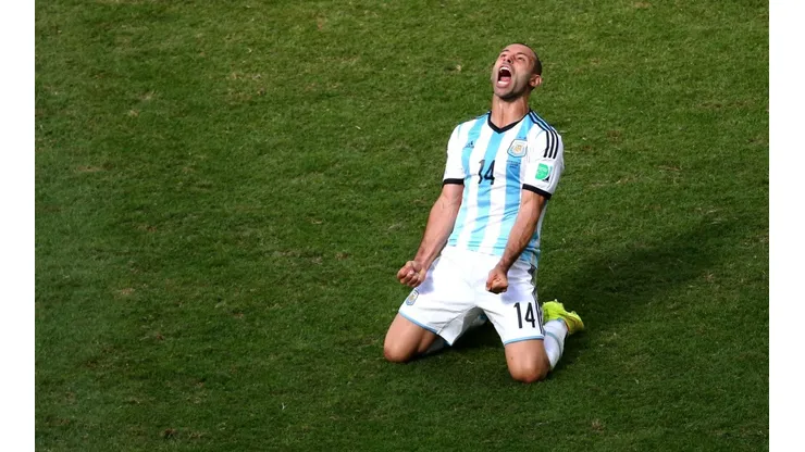 Javier Mascherano alentó desde donde le tocó.