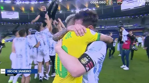 El abrazo entre Lionel Messi y Neymar.