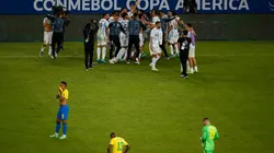 Para vos, capitán: terminó el partido y todos fueron a buscar a Messi