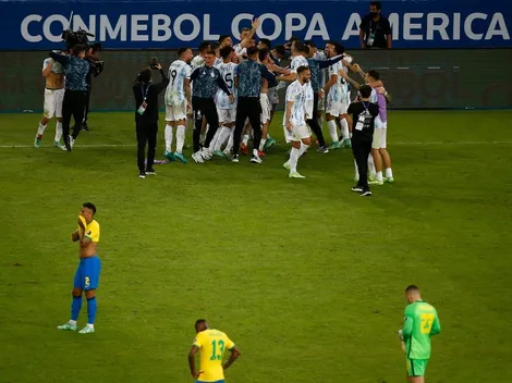 Para vos, capitán: terminó el partido y todos fueron a buscar a Messi