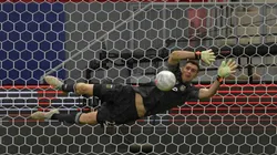 El día que Dibu Martínez le tapó dos penales a Brasil. (Foto: Getty).