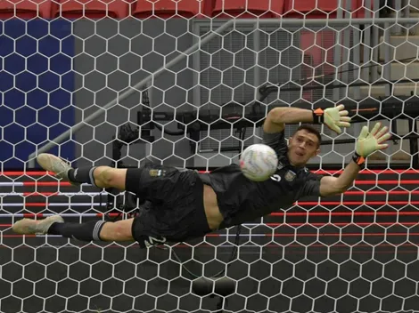 Los 2 penales que le atajó Dibu Martínez a Brasil en una final con la Selección Argentina