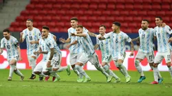 Los jugadores de la Selección Argentina festejando el triunfo ante Colombia por Copa América (Foto: Getty Images)