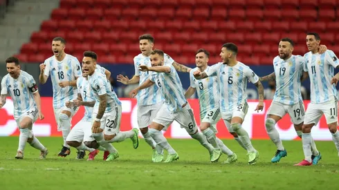 Los jugadores de la Selección Argentina festejando el triunfo ante Colombia por Copa América (Foto: Getty Images)