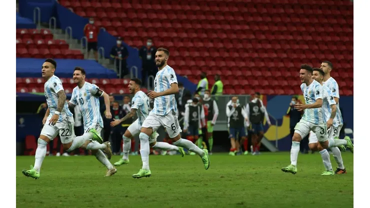Los jugadores argentinos festejando el pase a la final de la Copa América (Foto: Getty Images)