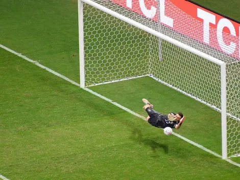 Dibu Martínez a Yerry Mina: "Estás nervioso, mirá que te como eh"