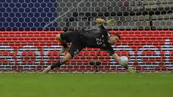 Noche inolvidable de Emiliano Martínez en el arco argentino