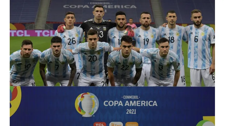 Argentina sufrió pero clasificó por penales.
