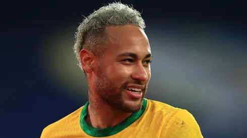 Neymar imagina negocios en Brasil.
