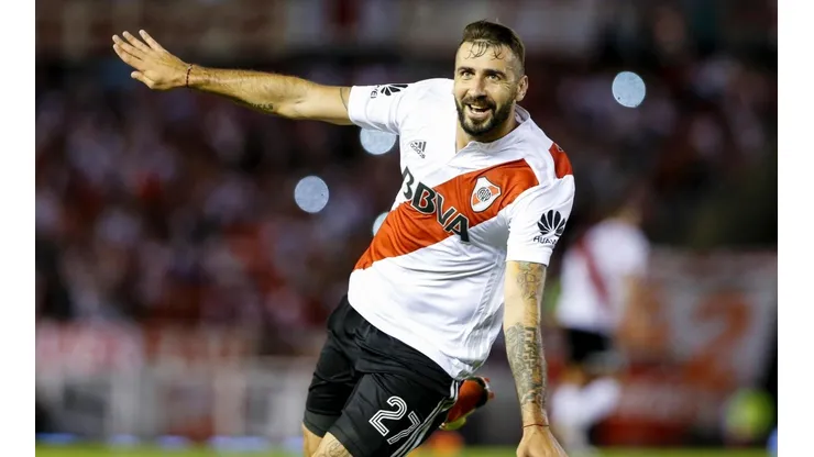 Lucas Pratto, festejando un gol con la camiseta de River.
