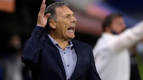 Miguel Russo ya diagrama la alineación de Boca.