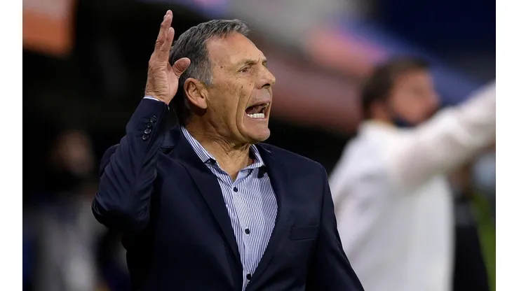 Miguel Russo ya diagrama la alineación de Boca.