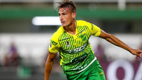 Romero festejando un gol en Defensa y Justicia.