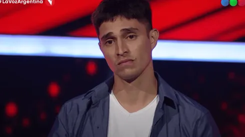 Luis Carrasco, el participante que no quedó en La Voz Argentina 2021 porque Montaner se olvidó de girar su silla (Fuente: YouTube La Voz Argentina 2021)