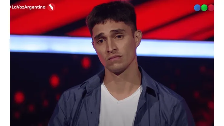 Luis Carrasco, el participante que no quedó en La Voz Argentina 2021 porque Montaner se olvidó de girar su silla (Fuente: YouTube La Voz Argentina 2021)