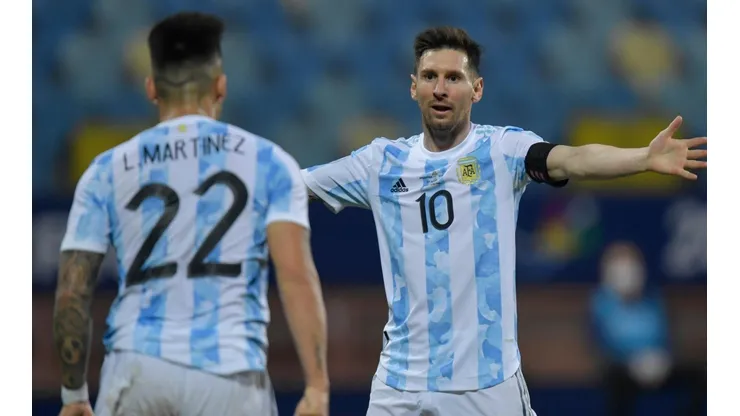 Qué ganas de abrazarlo: Messi metió el 3 a 0 de Argentina con un tiro libre espectacular