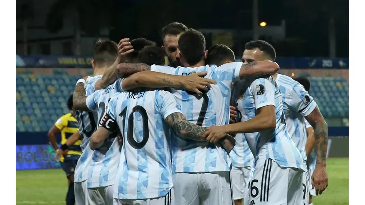Festejo de gol de Argentina frente a Ecuador.