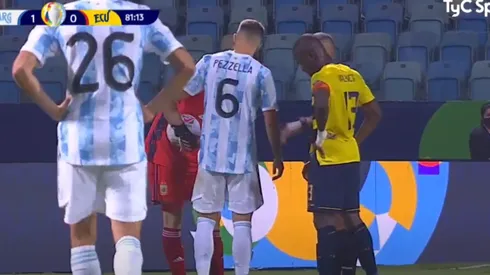 Se emocionó Bilardo: el gesto de Dibu Martínez cuando parecía lesionado