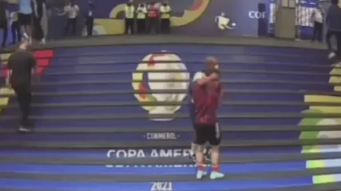 ¿El último abrazo? Borré y De la Cruz se cruzaron en el túnel del vestuario