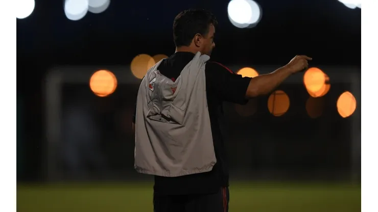 El Muñeco Gallardo dirigiendo a River en su primer amistoso de pretemporada (Fuente: Twitter River Plate)