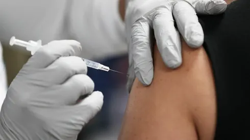 La vacunación sigue avanzando en la Argentina. (Foto: Getty).