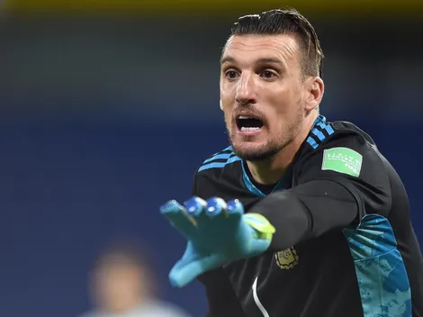 Los hinchas de Boca le pusieron un apodo a Armani y se desató una guerra con los de River