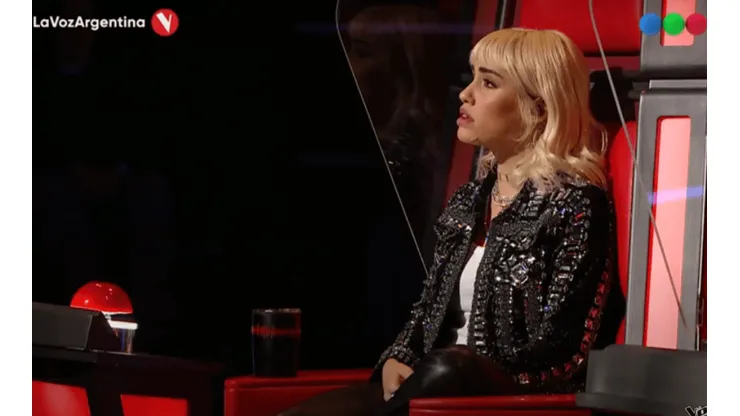 Lali Espósito cantó Nada es para siempre de Fabiana Cantillo en medio del programa (Fuente: YouTube La Voz Argentina)