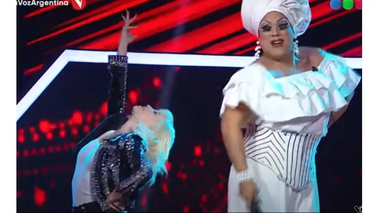 Lali Espósito hizo un duelo con Amal San Yar, una participante (Fuente: Youtube La Voz Argentina)