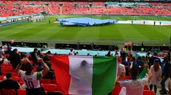 Después de esto, vas a alentar por Italia: los hinchas cantan por Maradona en Wembley