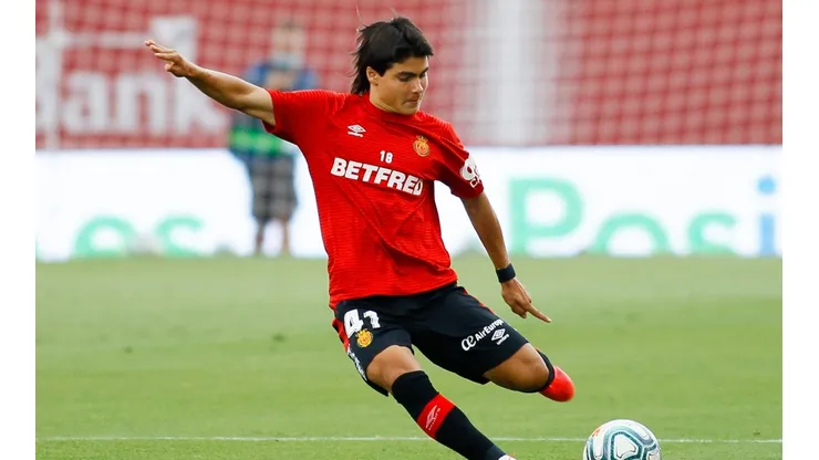 Luka Romero con la camiseta de Mallorca.